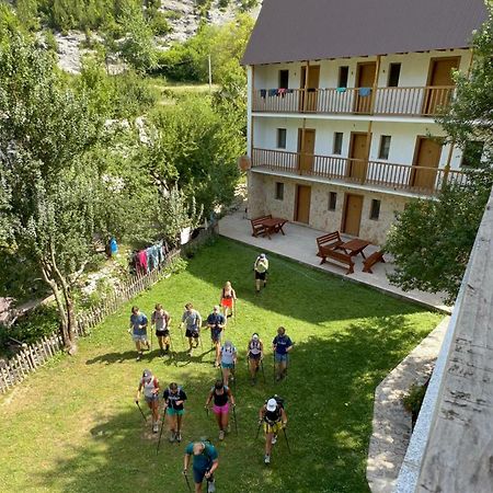 Hotel Bujtina Zici Theth Exterior foto