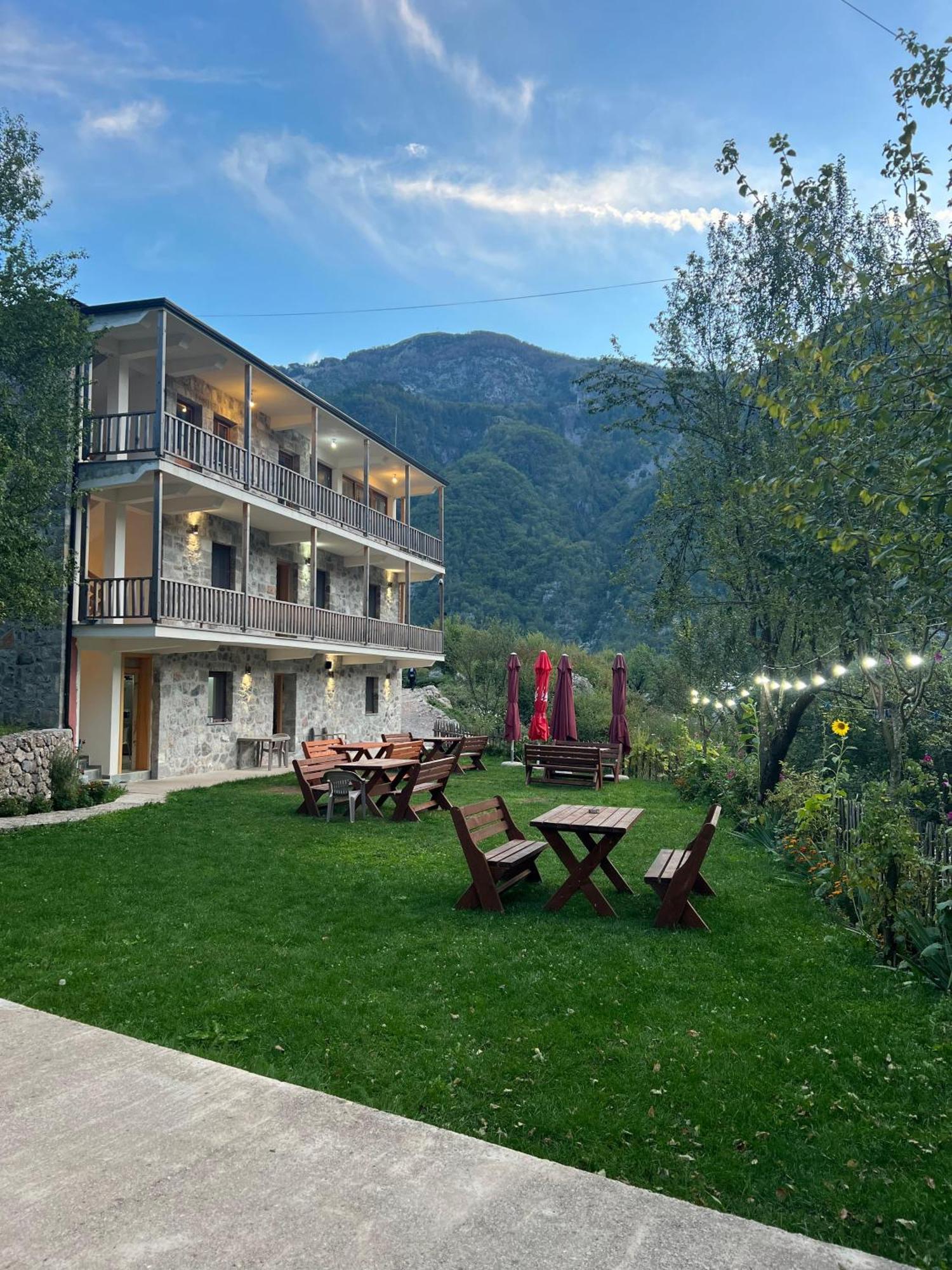 Hotel Bujtina Zici Theth Exterior foto
