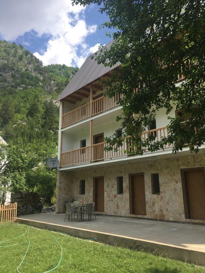 Hotel Bujtina Zici Theth Exterior foto